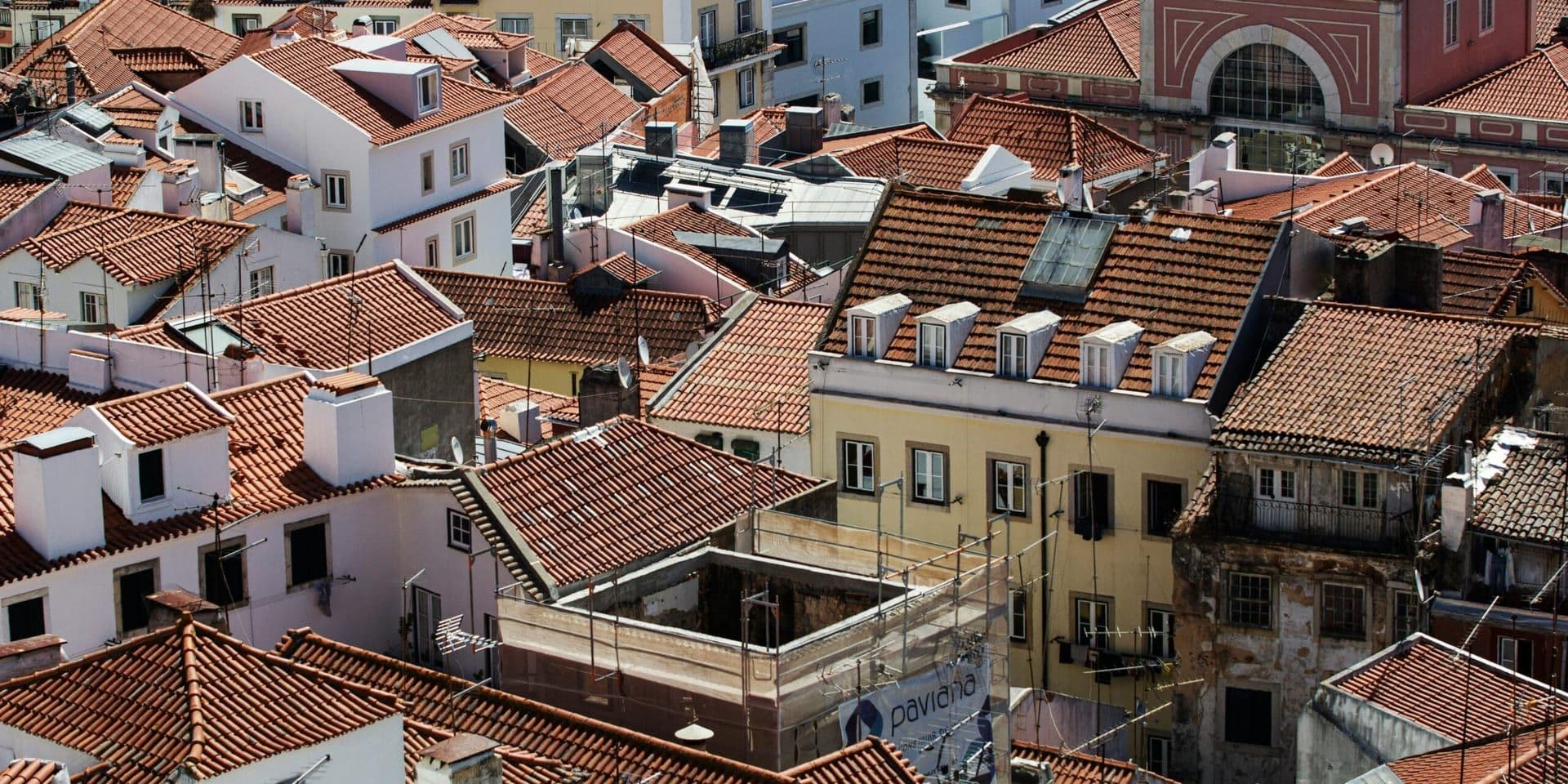 Cities Adopt “Cool Roof” Mandates to Combat Urban Heat Islands